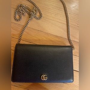 GUCCI
Petite Marmont textured-leather wallet